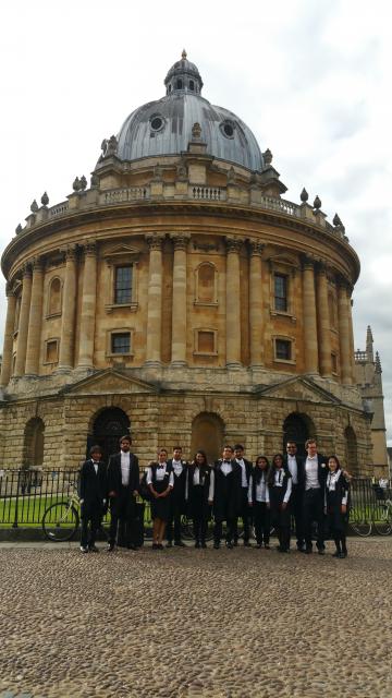 group outide radcliffe camera